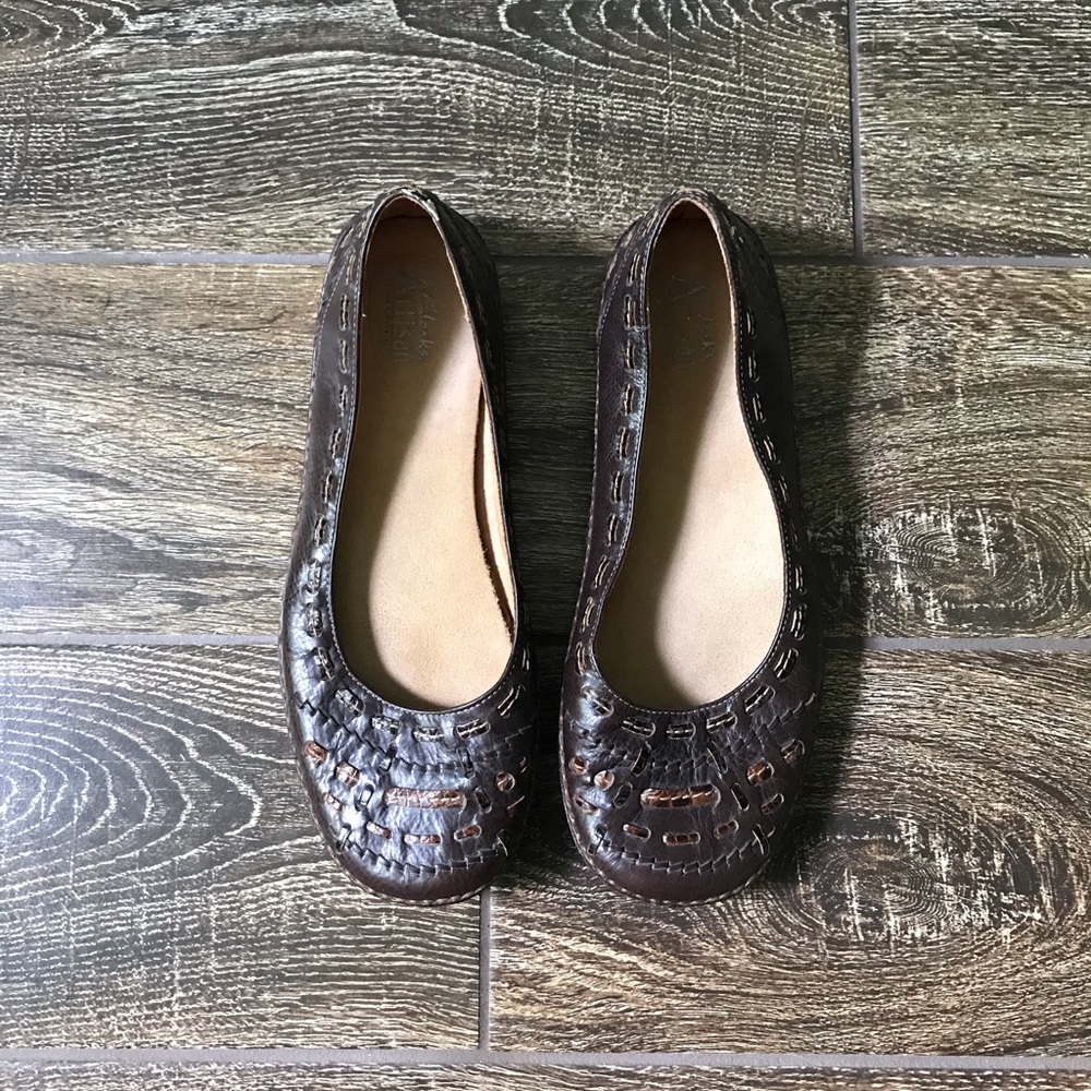 HP 🎉 Clarks Brown Flats